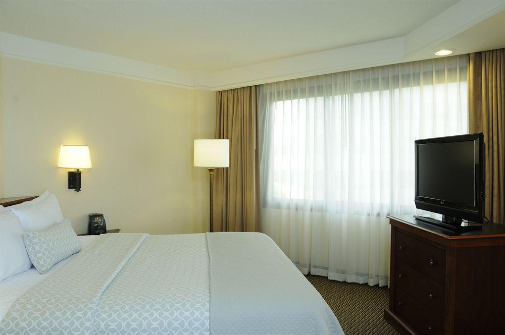 Embassy Suites Tysons Corner Δωμάτιο φωτογραφία