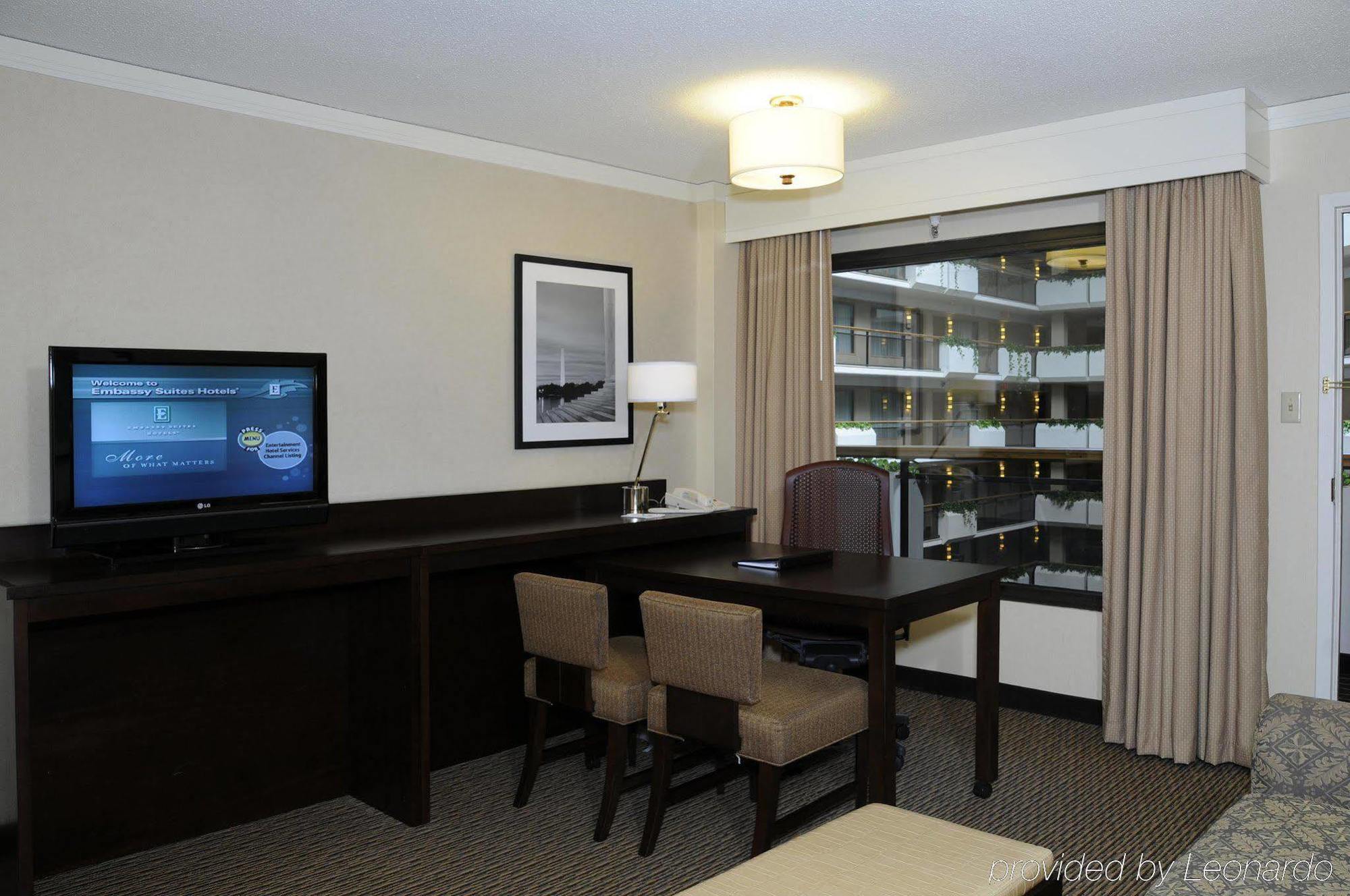 Embassy Suites Tysons Corner Δωμάτιο φωτογραφία